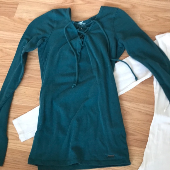 Long sleeve tight V-neck with cross BUNDLE!! - Picture 3 of 4